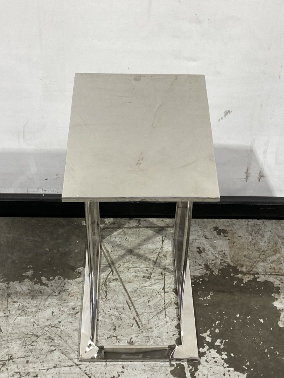 Lot 148  
            Birmingham - Collection or Delivery 

                
DAVID PHILLIPS R/ORIA SIDE TABLE IN SILVER IR-33955D ORIGINAL RRP £259