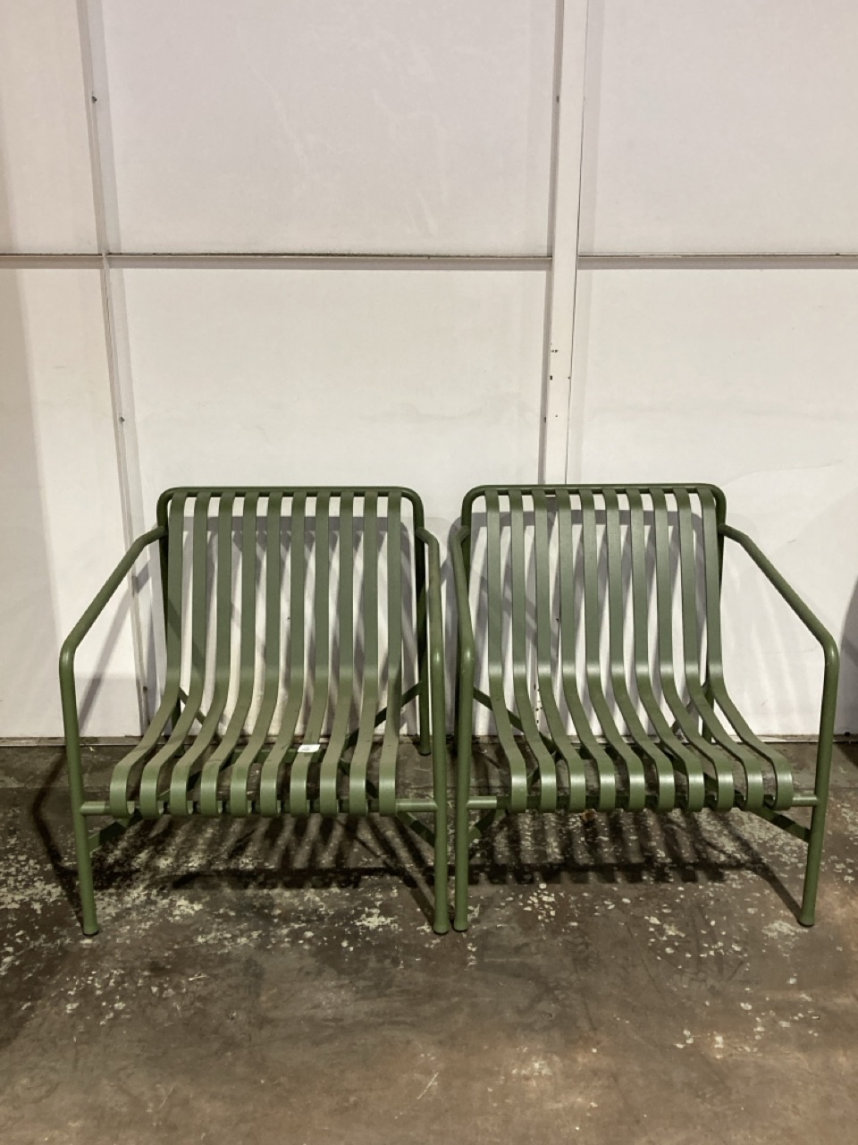 Lot 14  
            Birmingham - Collection or Delivery 

                
DAVID PHILLIPS 2 X R/HAY PALISSADE LOW LOUNGE CHAIR IN GREEN ORIGINAL RRP £750