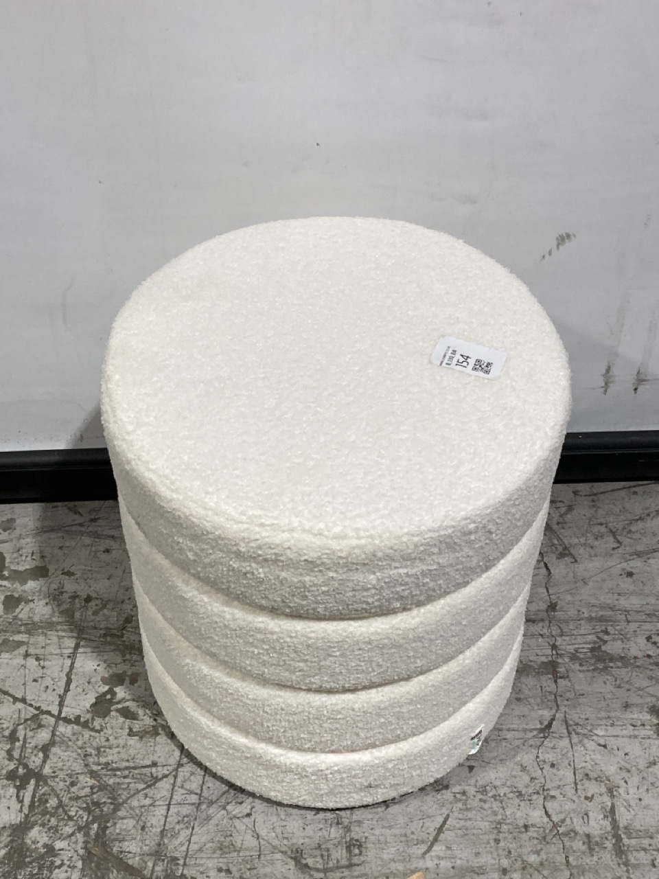 Lot 155  
            Birmingham - Collection or Delivery 

                
DAVID PHILLIPS TEDDY PLUSH FOOTSTOOL IR-41874D ORIGINAL RRP £92