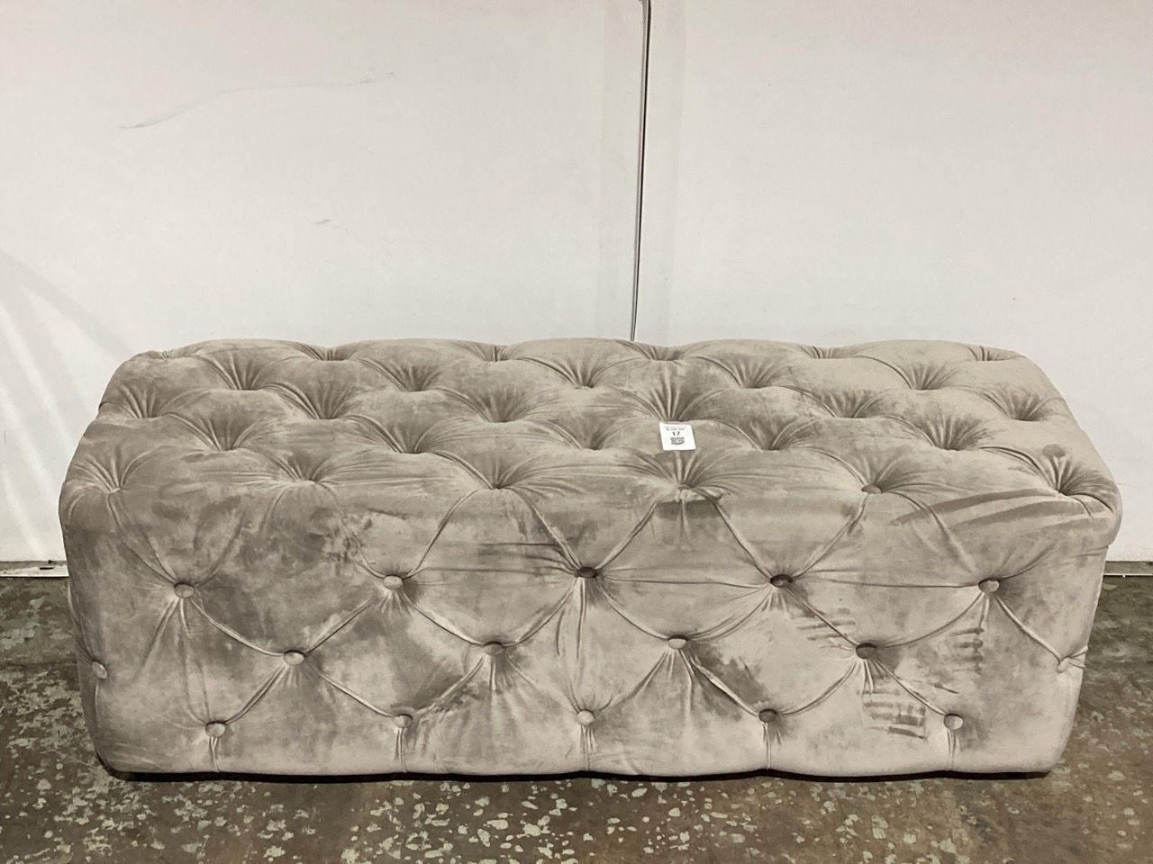 Lot 17  
            Birmingham - Collection or Delivery 

                
DAVID PHILLIPS R/ALEA MINK VELVET BENCH IN GREY IR-41054D ORIGINAL RRP £320