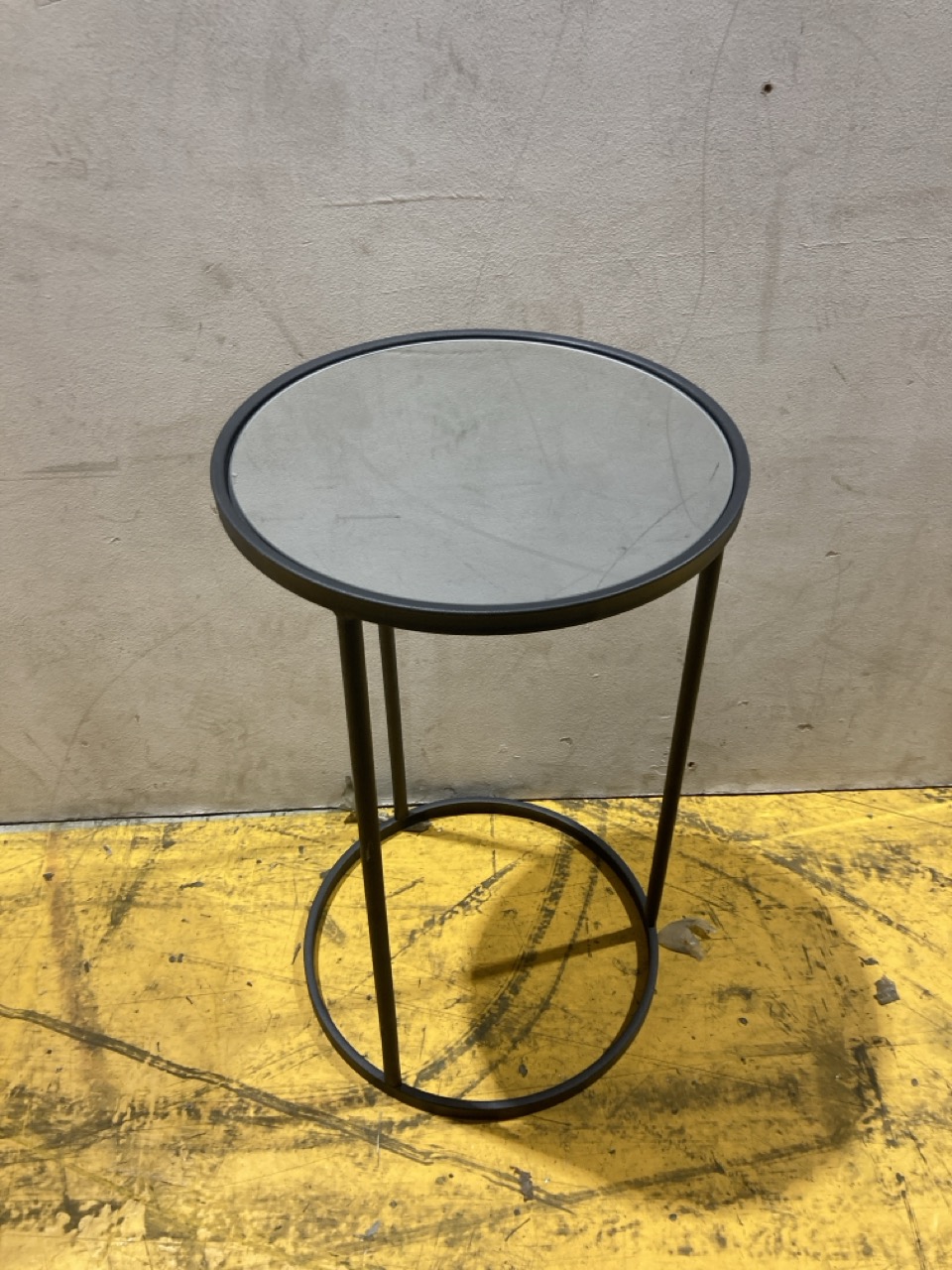 Lot 216  
            Birmingham - Collection Only 

                
DAVID PHILLIPS R/MIRRORED LAMP TABLE IN BLACK IR-41527D
