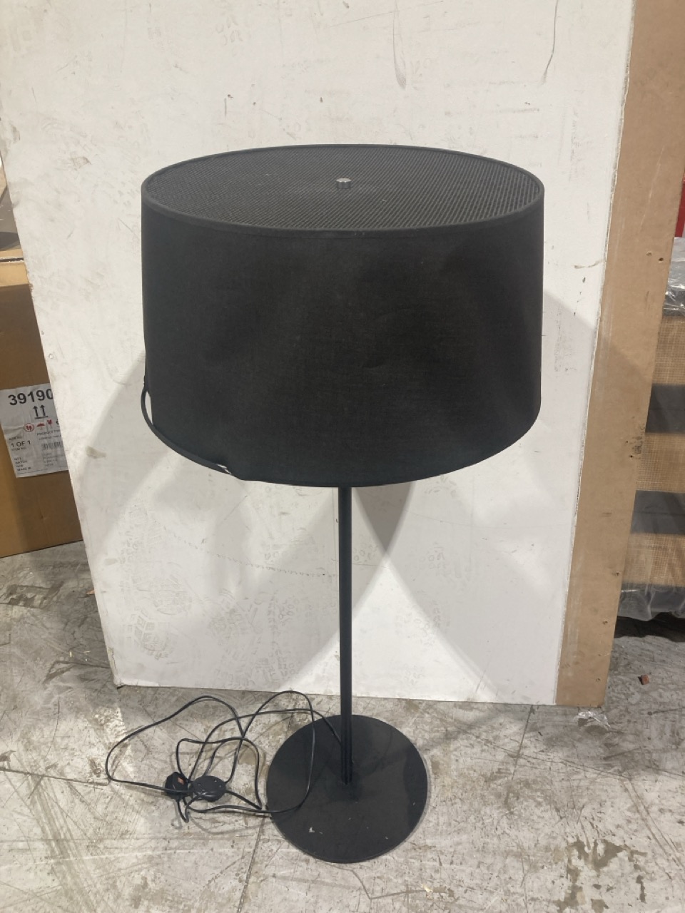 Lot 267  
            Birmingham - Collection Only 

                
DAVID PHILLIPS R/TORI ADJ FLOOR LAMP IN BLACK IR-02989D ORIGINAL RRP £109