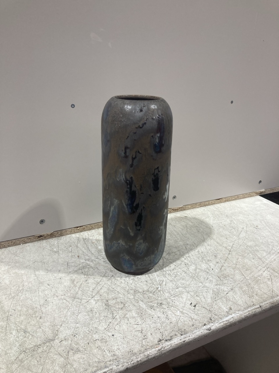 Lot 306  
            Birmingham - Collection Only 

                
DAVID PHILLIPS SILAS STONEWARE VASE IN BROWN ORIGINAL RRP £31