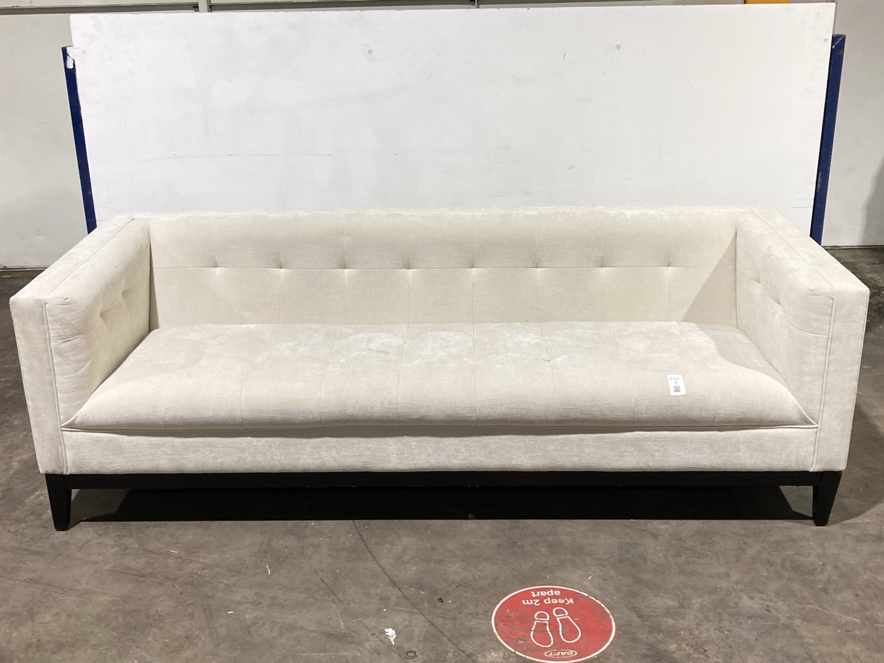 Lot 3  
            Birmingham - Collection or Delivery 

                
DAVID PHILLIPS R/JAY 3 SEATER SOFA IN BEIGE IR-28294D ORIGINAL RRP £1,529