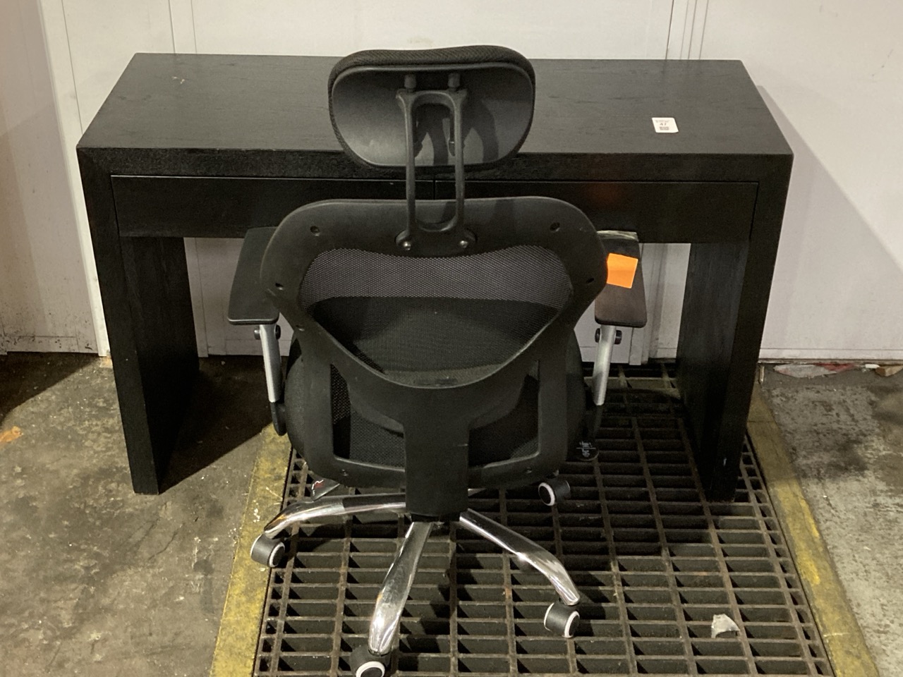 Lot 47  
            Birmingham - Collection or Delivery 

                
DAVID PHILLIPS BLACK DESK AND BLACK OFFICE CHAIR