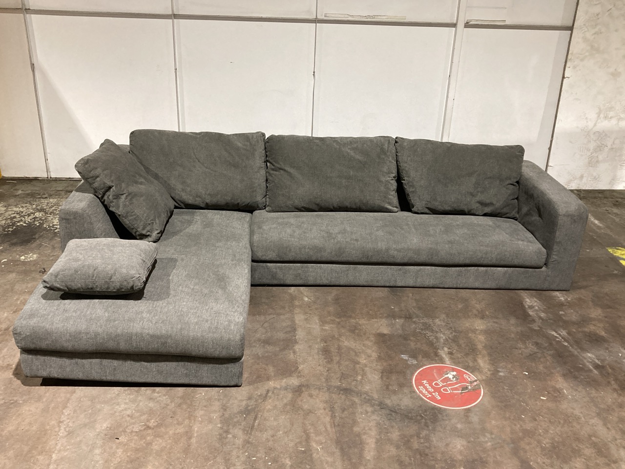 Lot 5  
            Birmingham - Collection or Delivery 

                
DAVID PHILLIPS R/BRUGES LEFT HAND CORNER SOFA IN GRAPHITE ORIGINAL RRP £1299