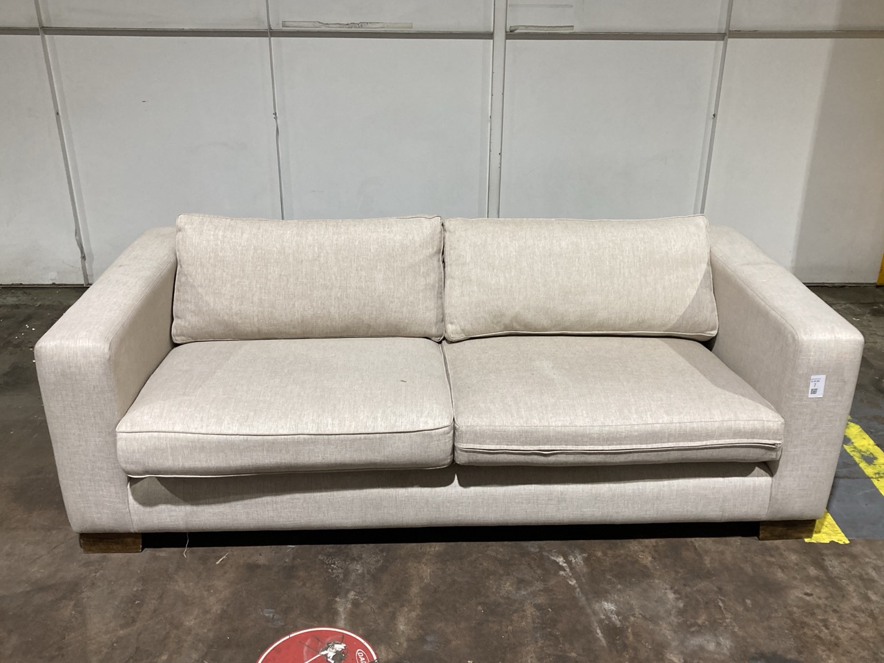 Lot 7  
            Birmingham - Collection or Delivery 

                
DAVID PHILLIPS R/DYLAN 3 SEATER SOFA IN MED STONE ORIGINAL RRP £2599