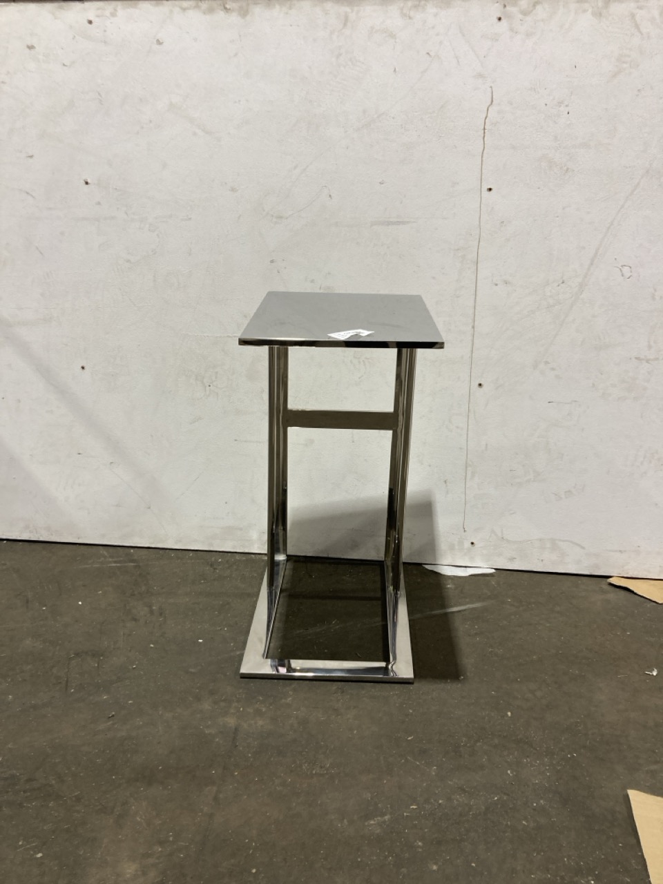 Lot 92  
            Birmingham - Collection or Delivery 

                
DAVID PHILLIPS R/ORIA SIDE TABLE IN SILVER IR-33955D ORIGINAL RRP £259