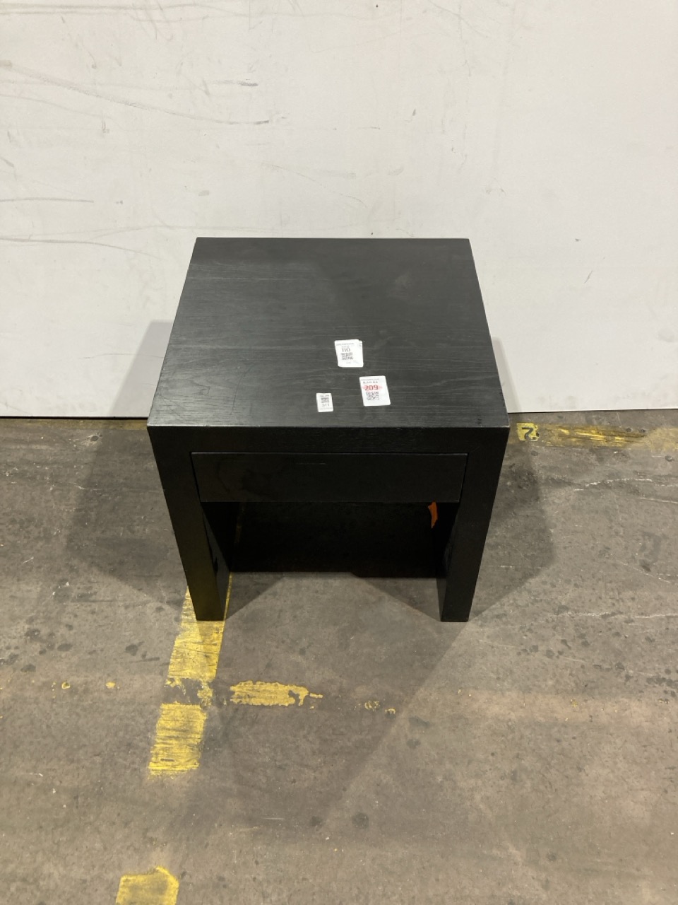 Lot 110  
            Birmingham - Collection or Delivery 

                
DAVID PHILLIPS HAWTHORN 1DRW BEDSIDE TABLE IN BLACK ORIGINAL RRP £259