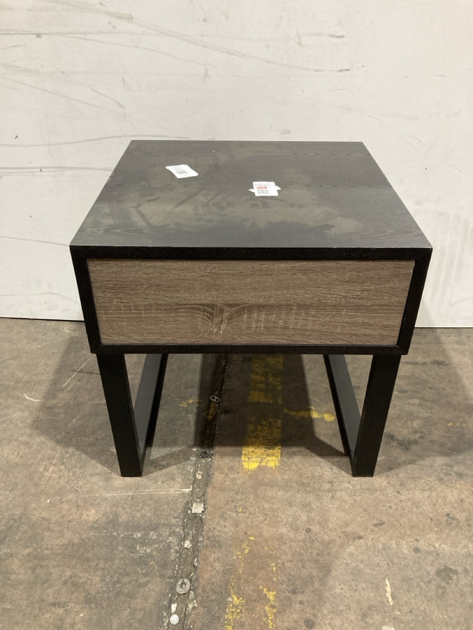 Lot 117  
            Birmingham - Collection or Delivery 

                
DAVID PHILLIPS LINEAR 1DRW BEDSIDE TABLE IN WENGE/OAK ORIGINAL RRP £784