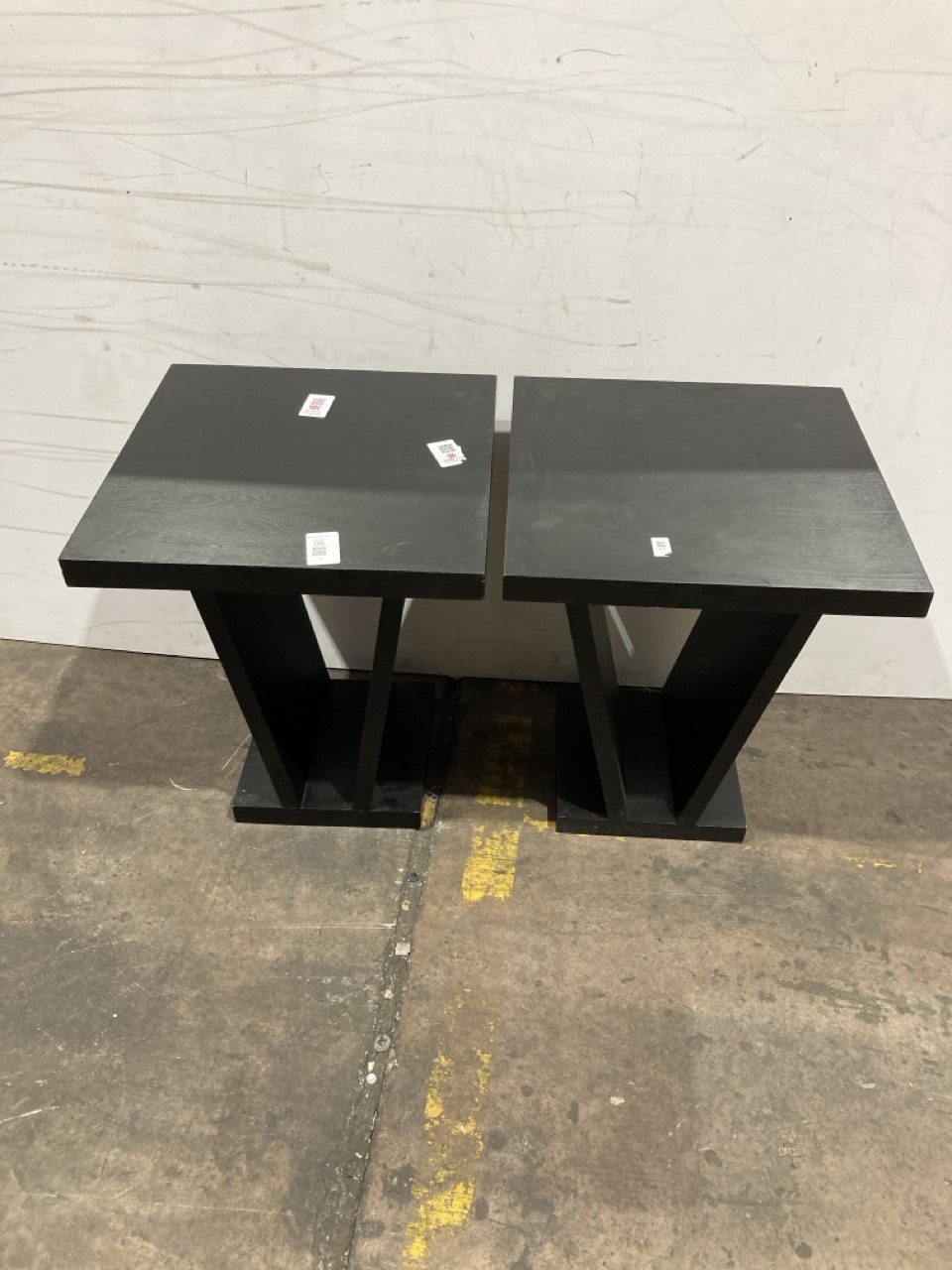 Lot 118  
            Birmingham - Collection or Delivery 

                
DAVID PHILLIPS FIVE SQUARE LAMP TABLE IN BLACK ORIGINAL RRP £558