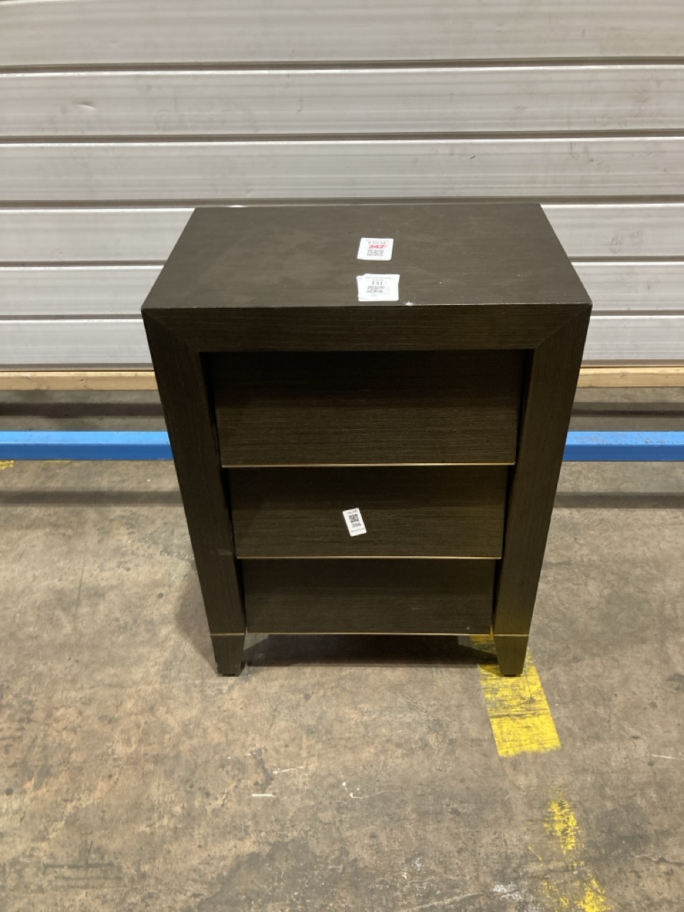 Lot 131  
            Birmingham - Collection or Delivery 

                
DAVID PHILLIPS RADWAY 3DRW BEDSIDE TABLE IN CHOCOLATE RRP £338