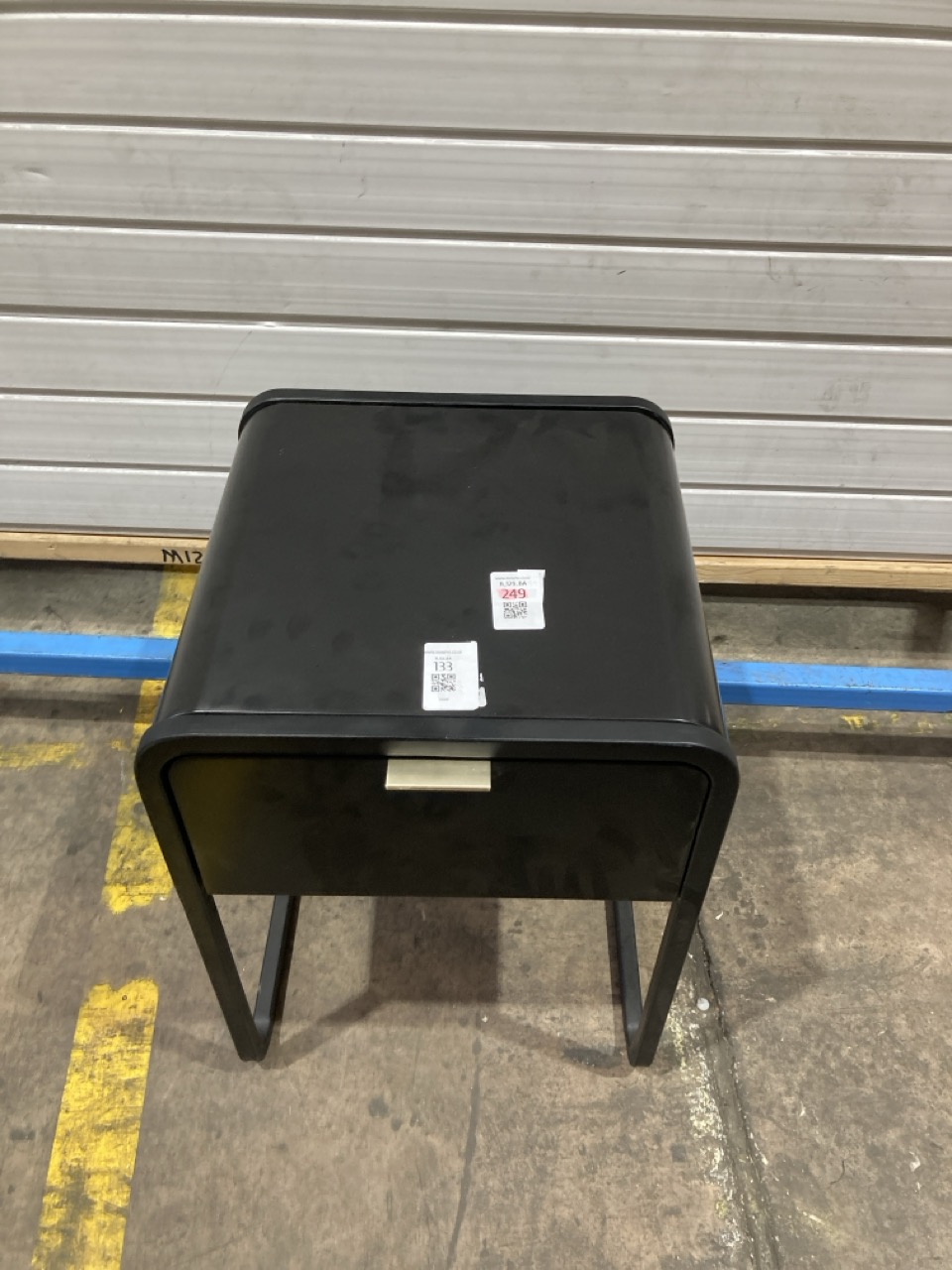 Lot 133  
            Birmingham - Collection or Delivery 

                
DAVID PHILLIPS CALTON 1DRW BESIDE TABLE IN BLACK RRP £149