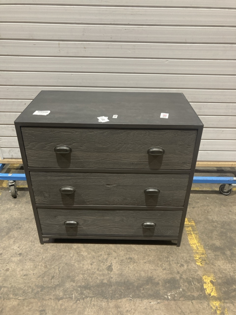 Lot 137  
            Birmingham - Collection or Delivery 

                
DAVID PHILLIPS GRAFTON 3DRW CHEST IN GREY RRP £959