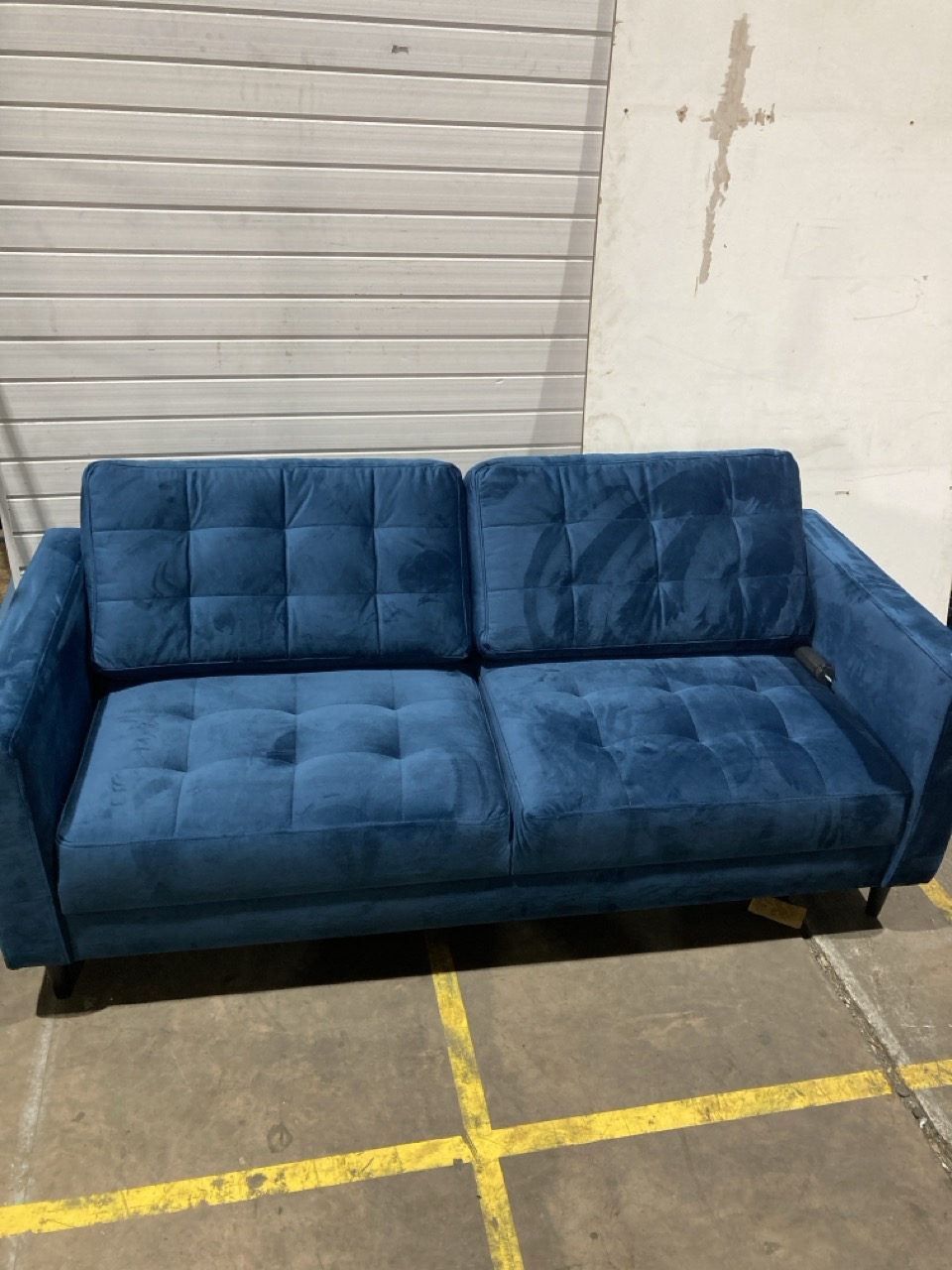Lot 154  
            Birmingham - Collection or Delivery 

                
DAVID PHILLIPS ASPEL EUROPEAN LIVING FULHAM SOFA IN NAVY VELVET ORIGINAL RRP £899