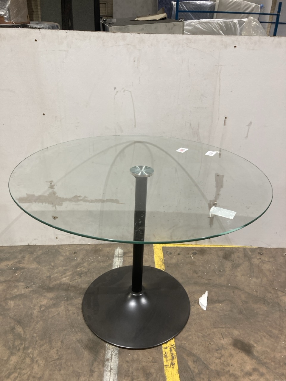 Lot 199  
            Birmingham - Collection Only 

                
DAVID PHILLIPS ROUND DINING TABLE IN GLASS/BLACK ORIGINAL RRP £220