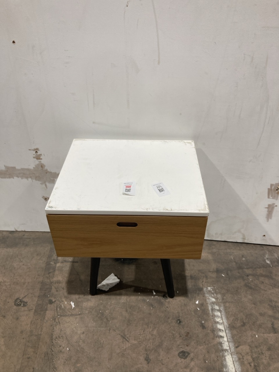 Lot 205  
            Birmingham - Collection or Delivery 

                
DAVID PHILLIPS 1DRW BEDSIDE TABLE IN WHITE/OAK ORIGINAL RRP £85