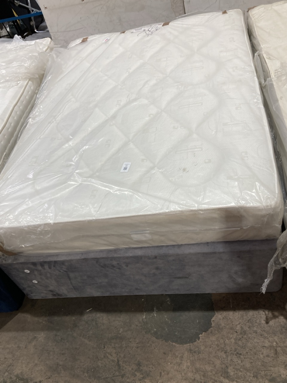 Lot 23  
            Birmingham - Collection or Delivery 

                
DAVID PHILLIPS GREY DOUBLE BEDFRAME WITH SOFT ORTHO MATTRESS IR-00088D ORIGINAL R...