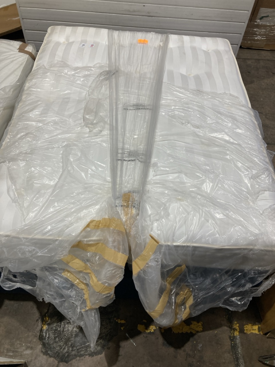 Lot 24  
            Birmingham - Collection or Delivery 

                
DAVID PHILLIPS NAVY KING SIZE BEDFRAME WITH BUCKINGHAM 5FT MATTRESS IR-00328D ORI...