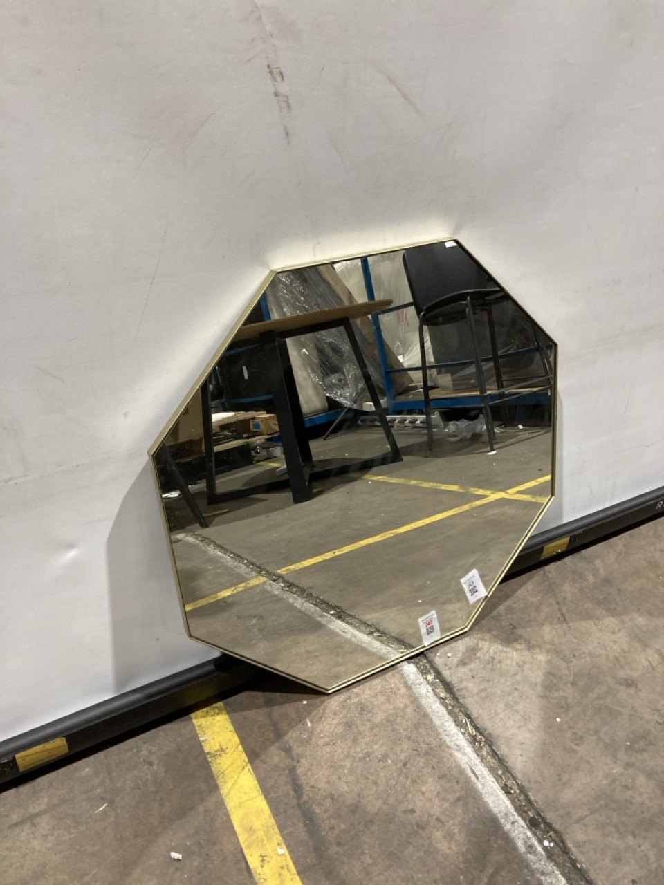 Lot 257  
            Birmingham - Collection Only 

                
DAVID PHILLIPS ONTARIO OCTOGON MIRROR IN GOLD ORIGINAL RRP £249