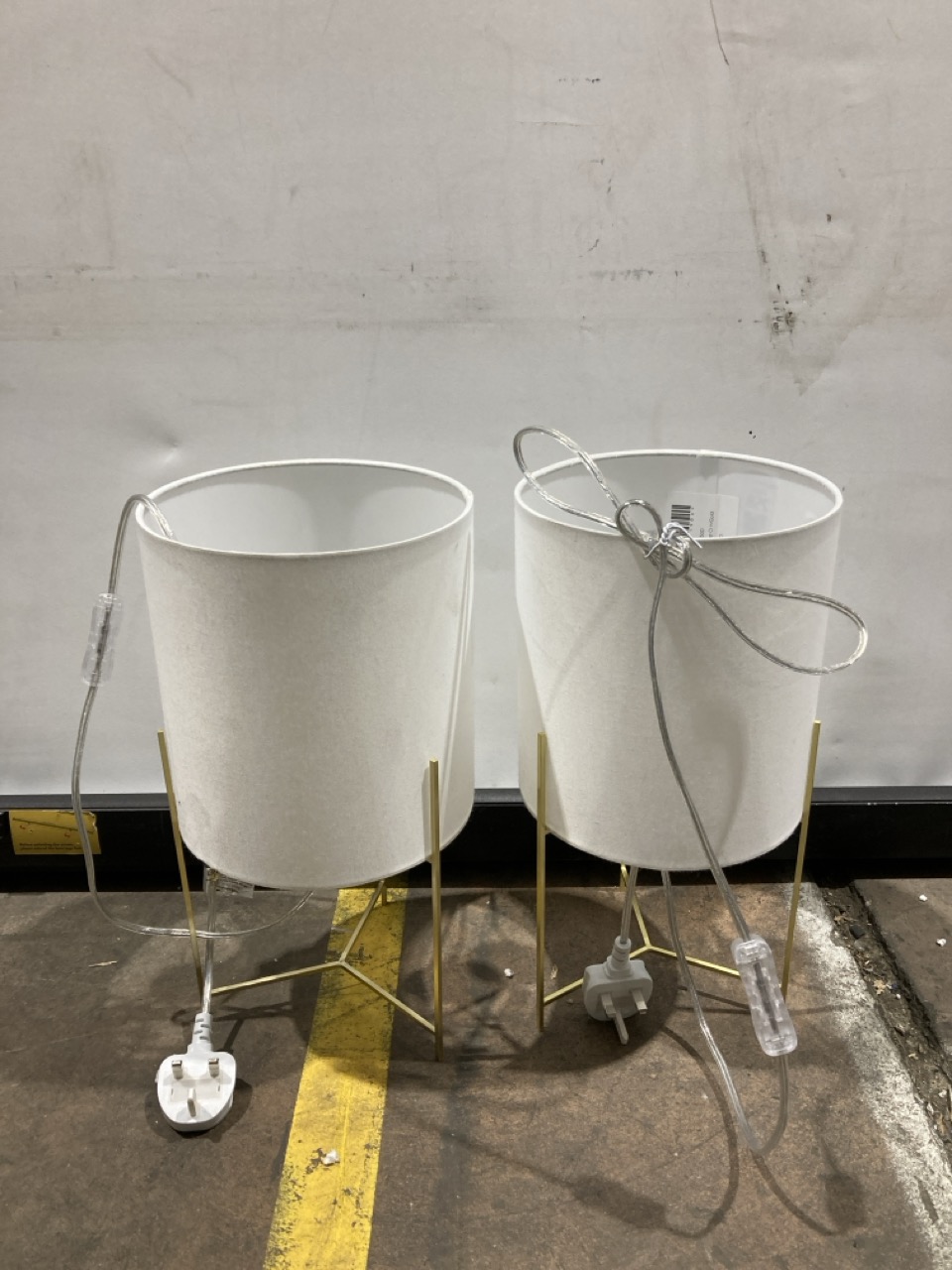 Lot 258  
            Birmingham - Collection or Delivery 

                
DAVID PHILLIPS 2X VERITY TABLE LAMP IN CREAM/GOLD ORIGINAL RRP £150