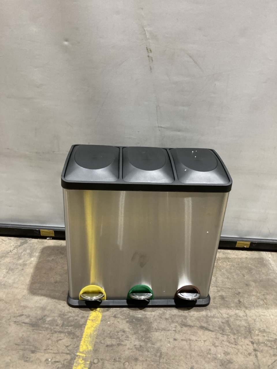 Lot 264  
            Birmingham - Collection or Delivery 

                
DAVID PHILLIPS EVRE HOME & LIVING (20L X3) RECYCLING BIN