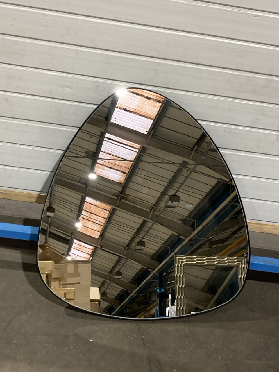 Lot 277  
            Birmingham - Collection Only 

                
DAVID PHILLIPS DOVER MIRROR IN ORGANIC BLACK ORIGINAL RRP £259