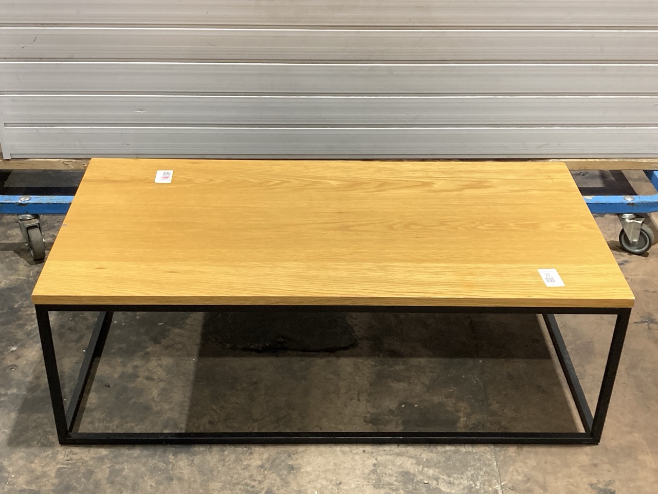 Lot 27  
            Birmingham - Collection or Delivery 

                
DAVID PHILLIPS OAK/BLACK LOW COFFEE TABLE