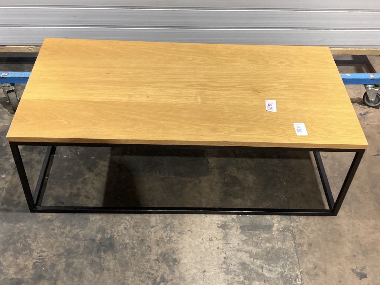 Lot 28  
            Birmingham - Collection or Delivery 

                
DAVID PHILLIPS OAK/BLACK LOW COFFEE TABLE