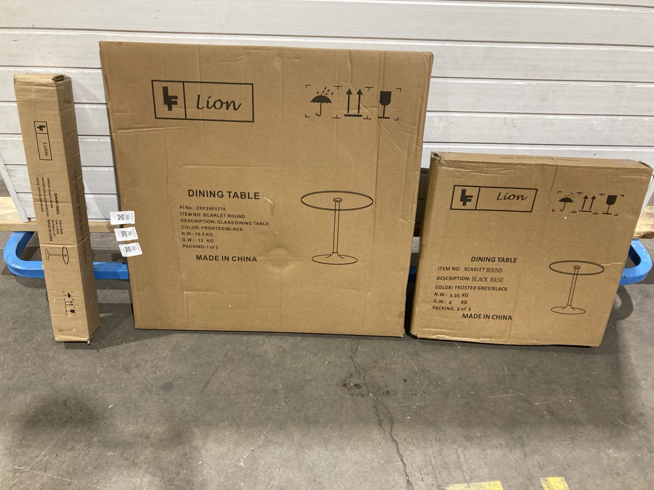 Lot 291  
            Birmingham - Collection Only 

                
DAVID PHILLIPS SCARLET ROUND DINING TABLE IN BLACK/GLASS ORIGINAL RRP £250