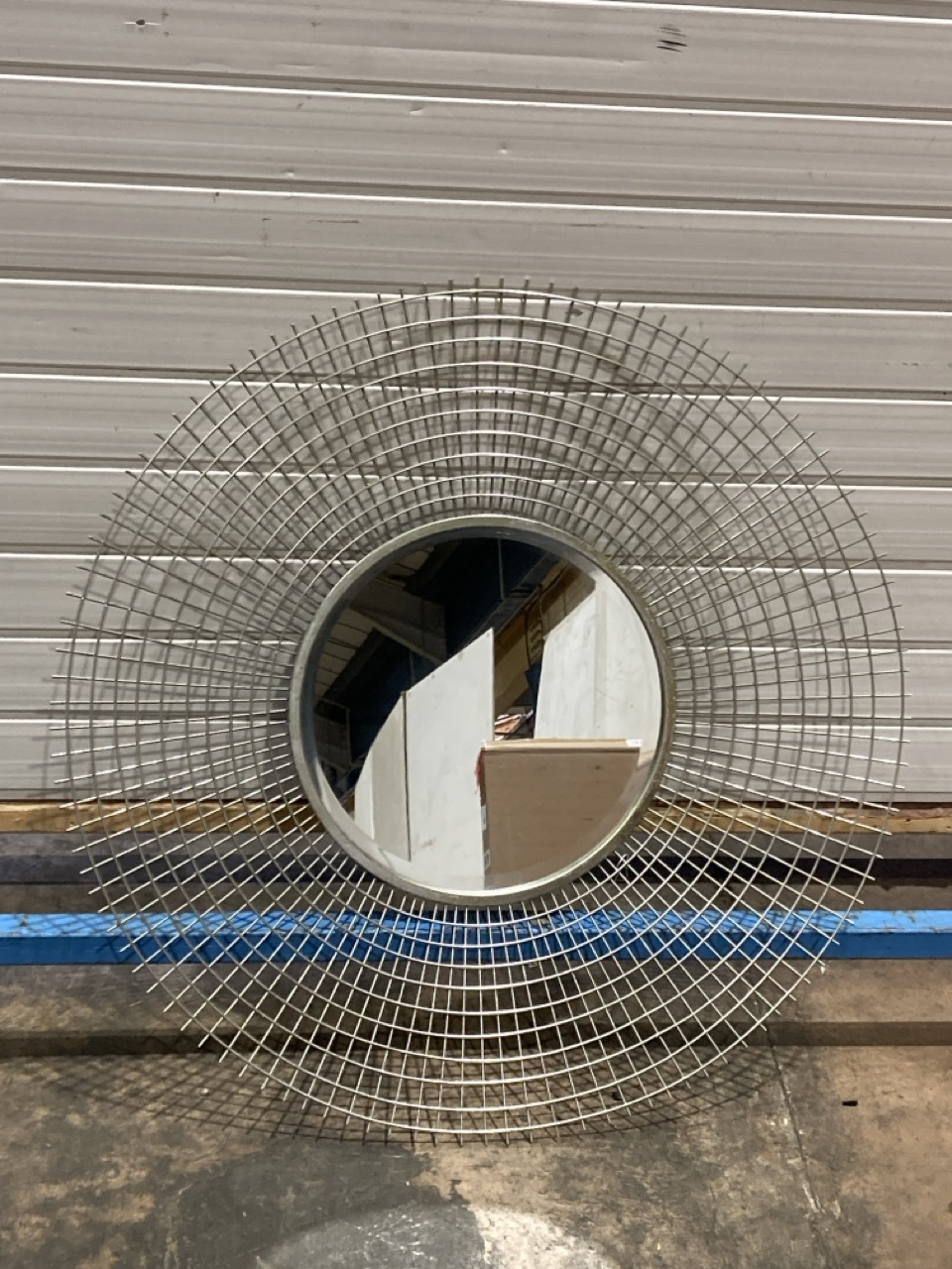 Lot 29  
            Birmingham - Collection Only 

                
DAVID PHILLIPS METAL SILVER MIRROR ORIGINAL RRP £149