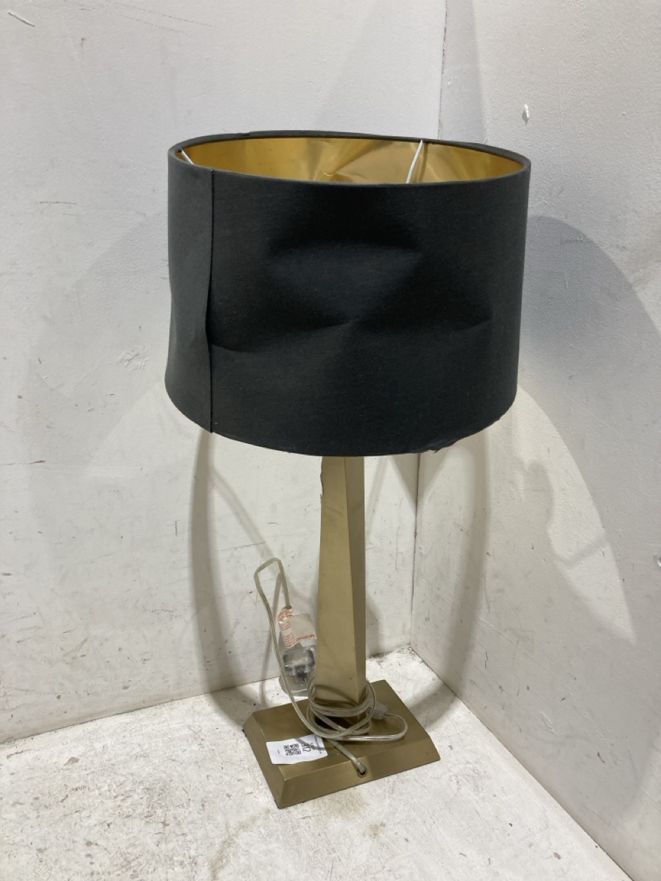 Lot 312  
            Birmingham - Collection Only 

                
DAVID PHILLIPS MORNA TABLE LAMP IN CRYSTAL IR-31189D ORIGINAL RRP £158