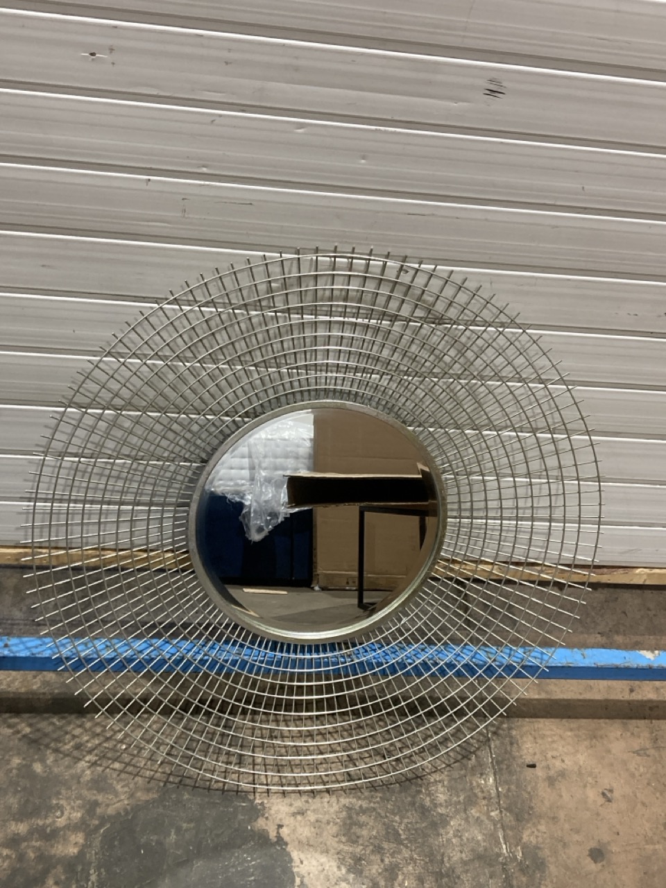 Lot 31  
            Birmingham - Collection Only 

                
DAVID PHILLIPS METAL SILVER MIRROR ORIGINAL RRP £149