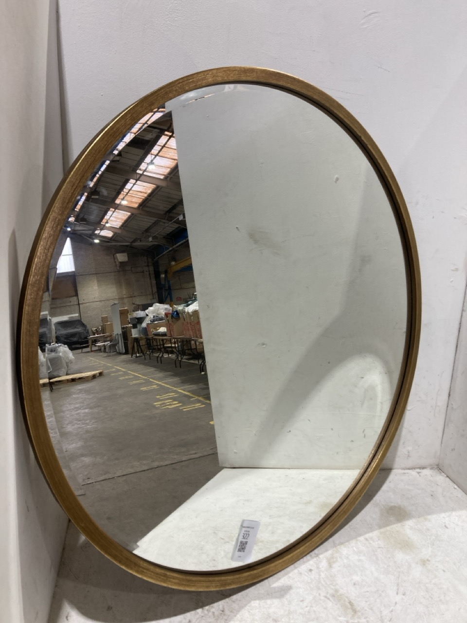 Lot 322  
            Birmingham - Collection Only 

                
DAVID PHILLIPS FRAN MIRROR IN GOLD IR-30283D ORIGINAL RRP £159