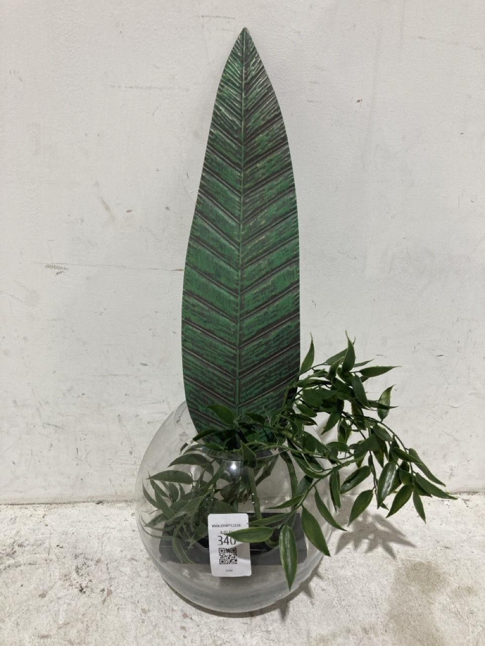 Lot 340  
            Birmingham - Collection Only 

                
DAVID PHILLIPS COLLECTION OF DECORATIVE ITEMS TO INCLUDE LEAF STATUE