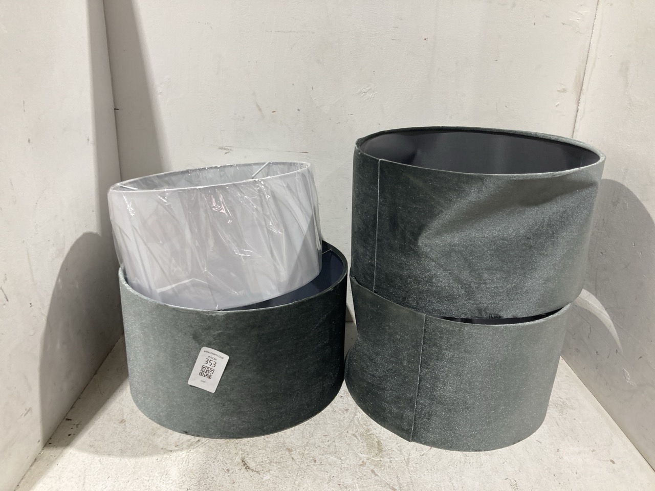 Lot 353  
            Birmingham - Collection Only 

                
DAVID PHILLIPS COLLECTION OF VARIOUS LAMP SHADES IN VARIOUS STYLE/SIZES