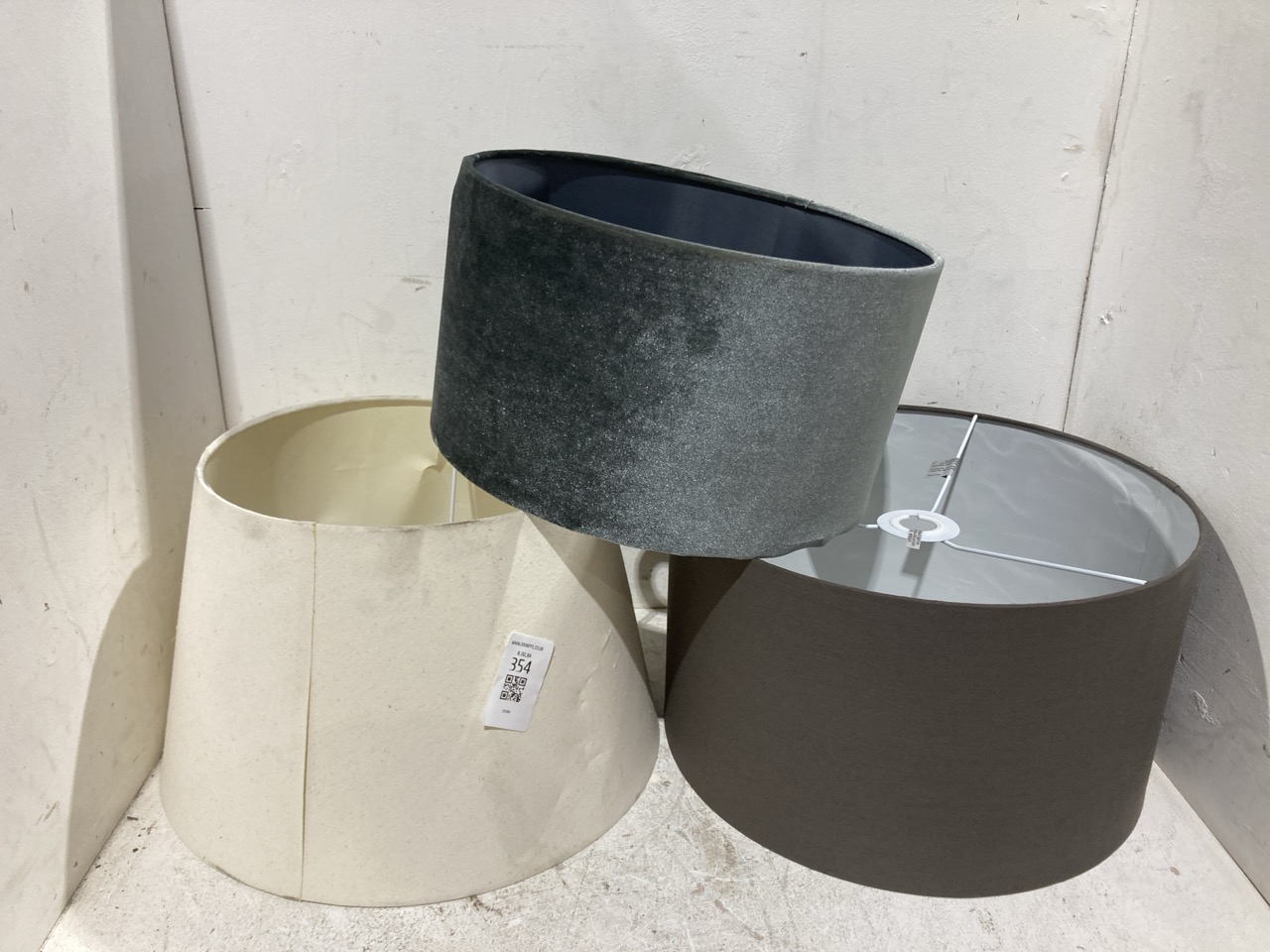 Lot 354  
            Birmingham - Collection Only 

                
DAVID PHILLIPS COLLECTION OF VARIOUS LAMP SHADES IN VARIOUS STYLE/SIZES