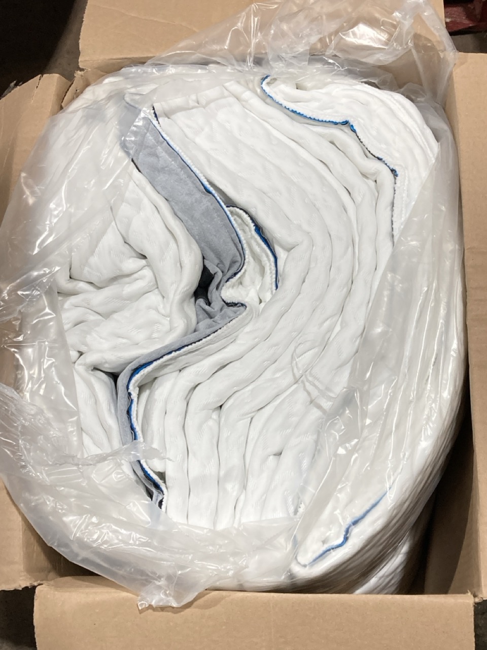 Lot 38  
            Birmingham - Collection or Delivery 

                
DAVID PHILLIPS BOX OF BOCONCEPT KING SIZE MATTRESS PROTECTOR ORIGINAL RRP £200