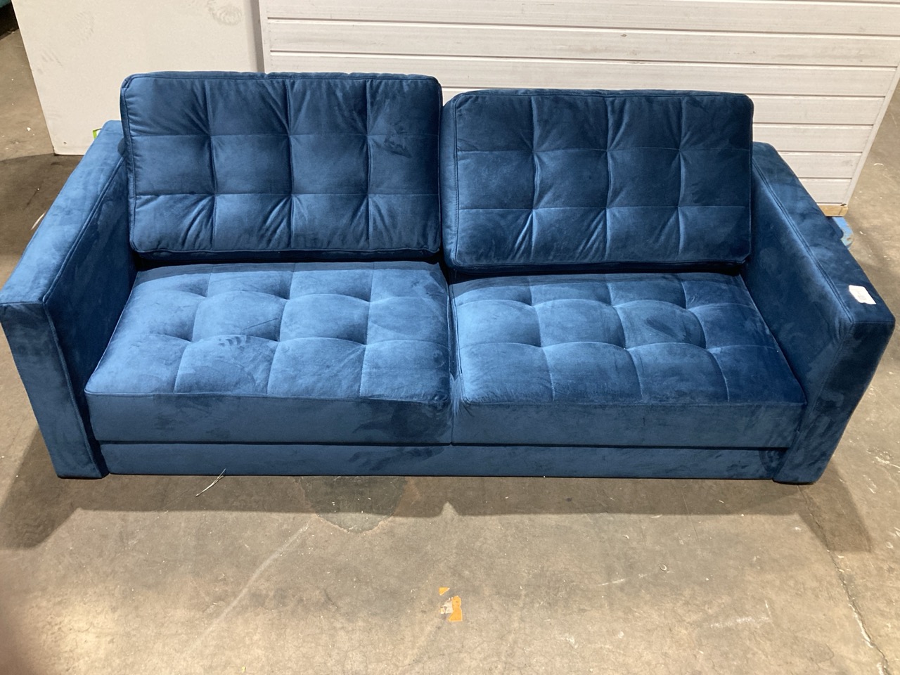 Lot 4  
            Birmingham - Collection or Delivery 

                
DAVID PHILLIPS ASPEL EUROPEAN LIVING FULHAM SOFA IN NAVY VELVET ORIGINAL RRP £899