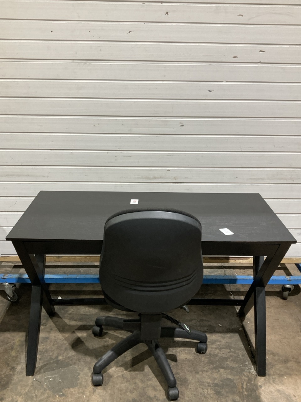 Lot 51  
            Birmingham - Collection or Delivery 

                
DAVID PHILLIPS JULES DESK IN WENGE IR-25146D ORIGINAL RRP £299