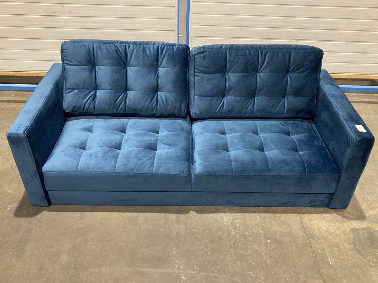 Lot 5  
            Birmingham - Collection or Delivery 

                
DAVID PHILLIPS ASPEL EUROPEAN LIVING FULHAM SOFA IN NAVY VELVET ORIGINAL RRP £899