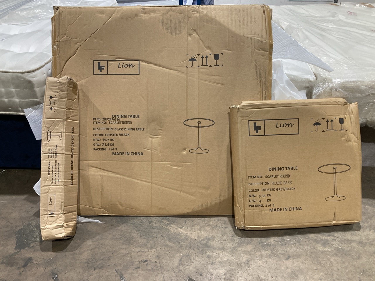 Lot 60  
            Birmingham - Collection Only 

                
DAVID PHILLIPS SCARLET ROUND GLASS DINING TABLE IN FROSTED/BLACK ORIGINAL RRP £250