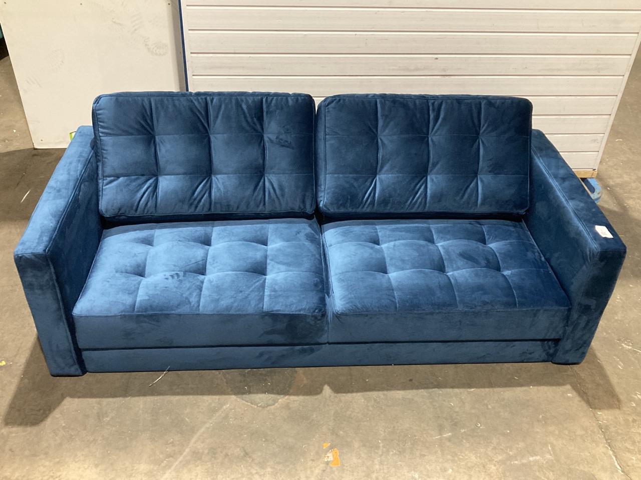 Lot 6  
            Birmingham - Collection or Delivery 

                
DAVID PHILLIPS ASPEL EUROPEAN LIVING FULHAM SOFA IN NAVY VELVET ORIGINAL RRP £899