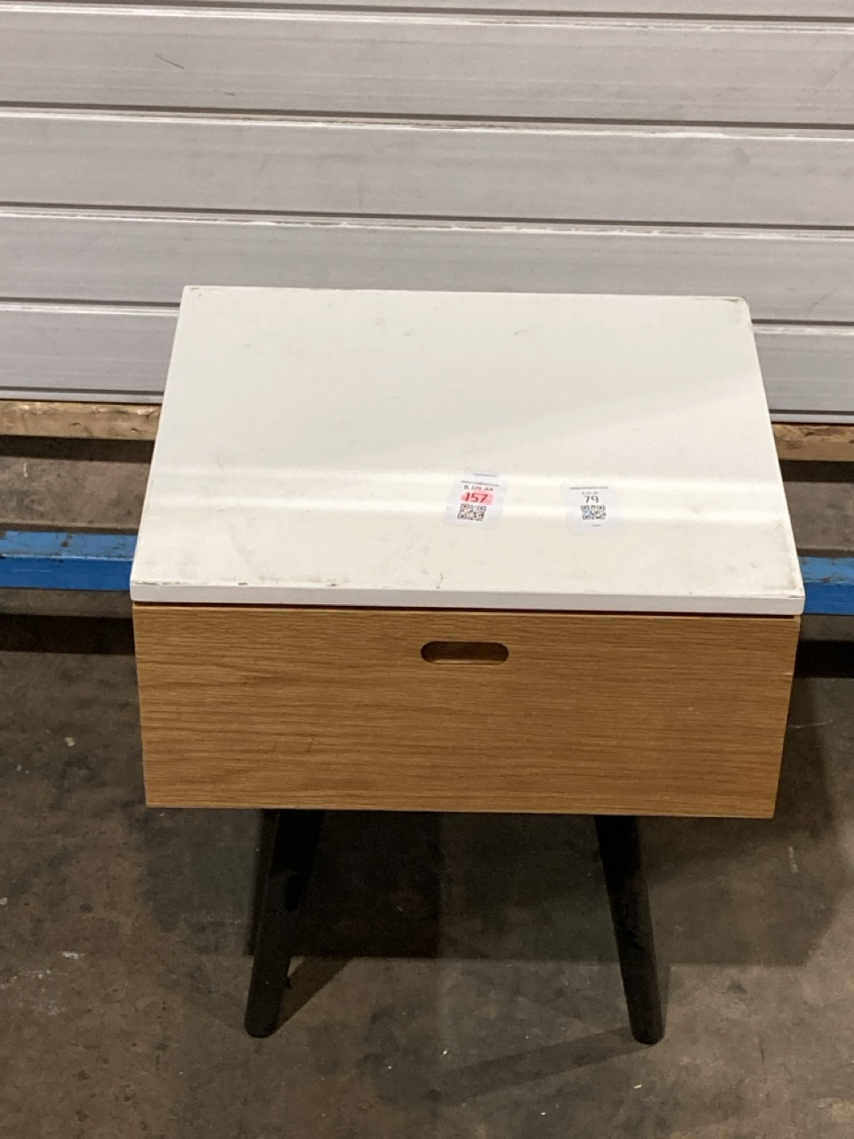 Lot 79  
            Birmingham - Collection or Delivery 

                
DAVID PHILLIPS 1DRW BEDSIDE TABLE IN WHITE/OAK