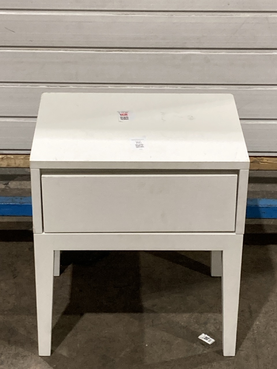 Lot 86  
            Birmingham - Collection or Delivery 

                
DAVID PHILLIPS VALENTINE 1DRW BEDSIDE TABLE IN WHITE ORIGINAL RRP £149
