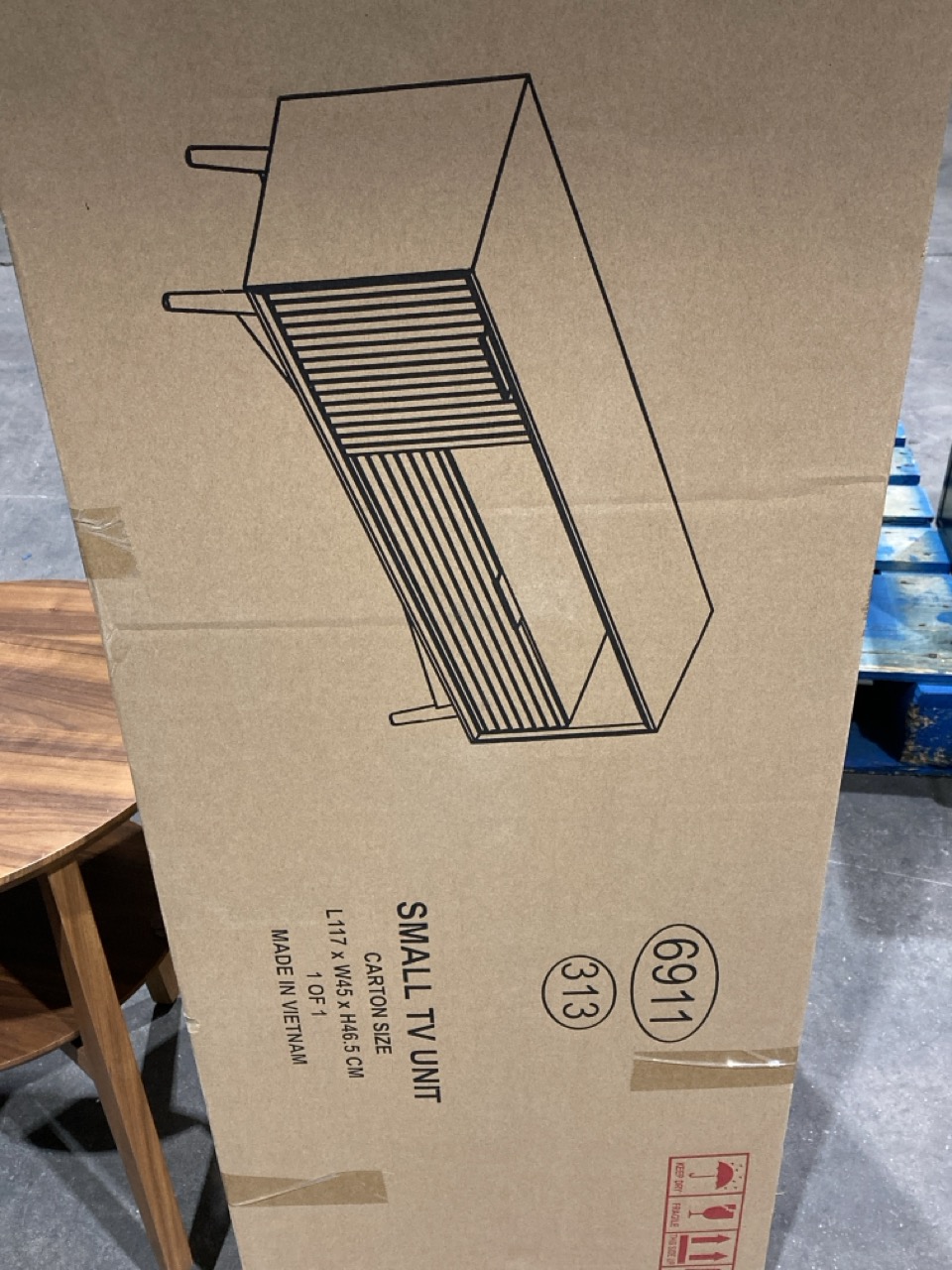 Lot 95  
            Birmingham - Collection or Delivery 

                
DAVID PHILLIPS SMALL TV UNIT IN WALNUT BROWN