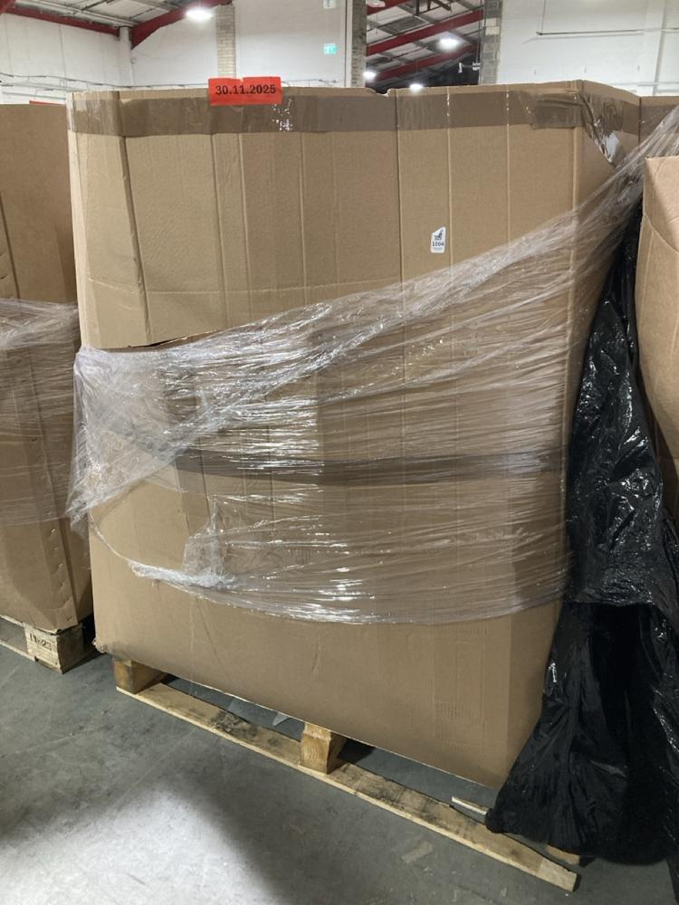 Lot 1004  
            Chesterfield SR40 - Collection or Optional Delivery Available 

                
PALLET OF ASSORTED ITEMS TO INCLUDE WALL MOUNTED TREE (LOCATION: SR42)