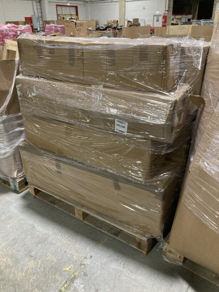 Lot 1006  
            Chesterfield SR40 - Collection or Optional Delivery Available 

                
PALLET OF ASSORTED ITEMS TO INCLUDE REAL LOOK FULL TREE (LOCATION: SR42)