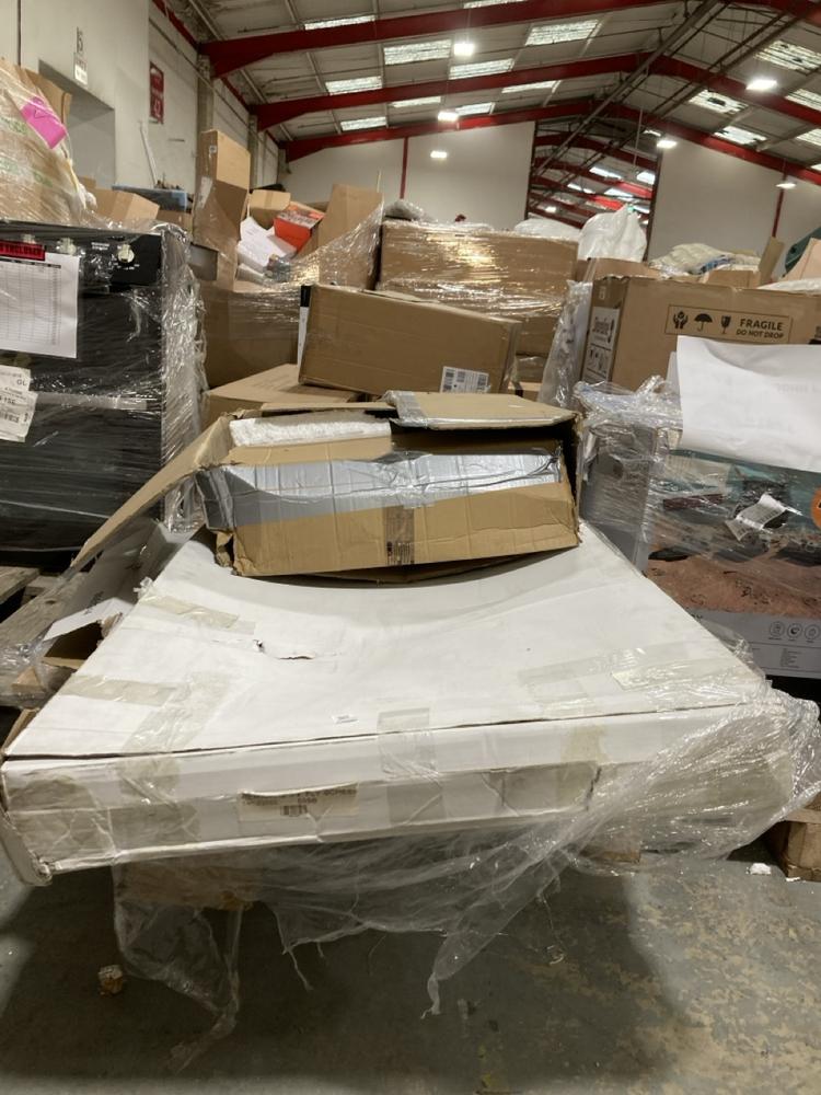 Lot 1034  
            Chesterfield SR40 - Collection or Optional Delivery Available 

                
PALLET OF ASSORTED ITEMS TO INCLUDE THETFORD CAMPING HOB (LOCATION: SR42)