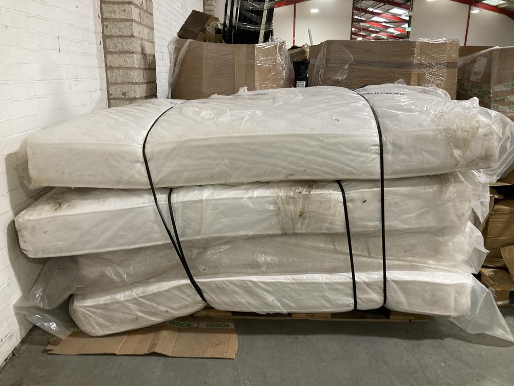 Lot 1038  
            Chesterfield SR40 - Collection or Optional Delivery Available 

                
PALLET OF ASSORTED ITEMS TO INCLUDE DUVALAY SILVER SINGLE MATTRESS (LOCATION: SR42)